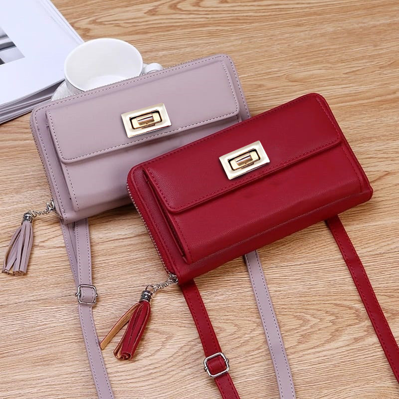 SHOULD CARRY AND HAND CLUTCH